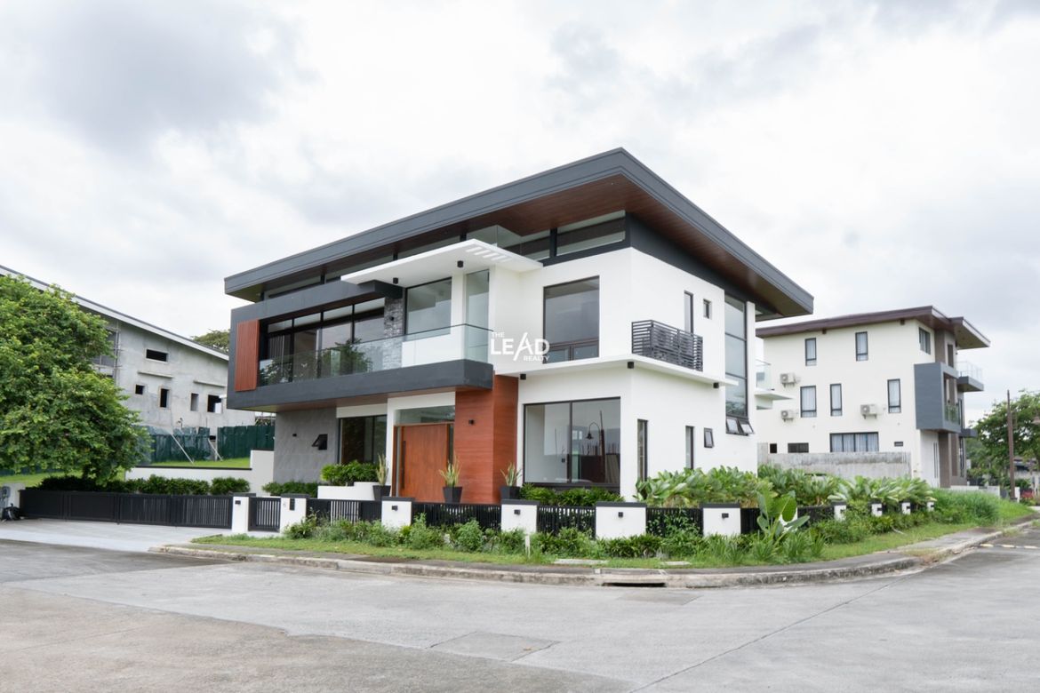 5 Bedroom House for Sale in Alabang West Village, Almanza Dos, Las Piñas, Metro Manila