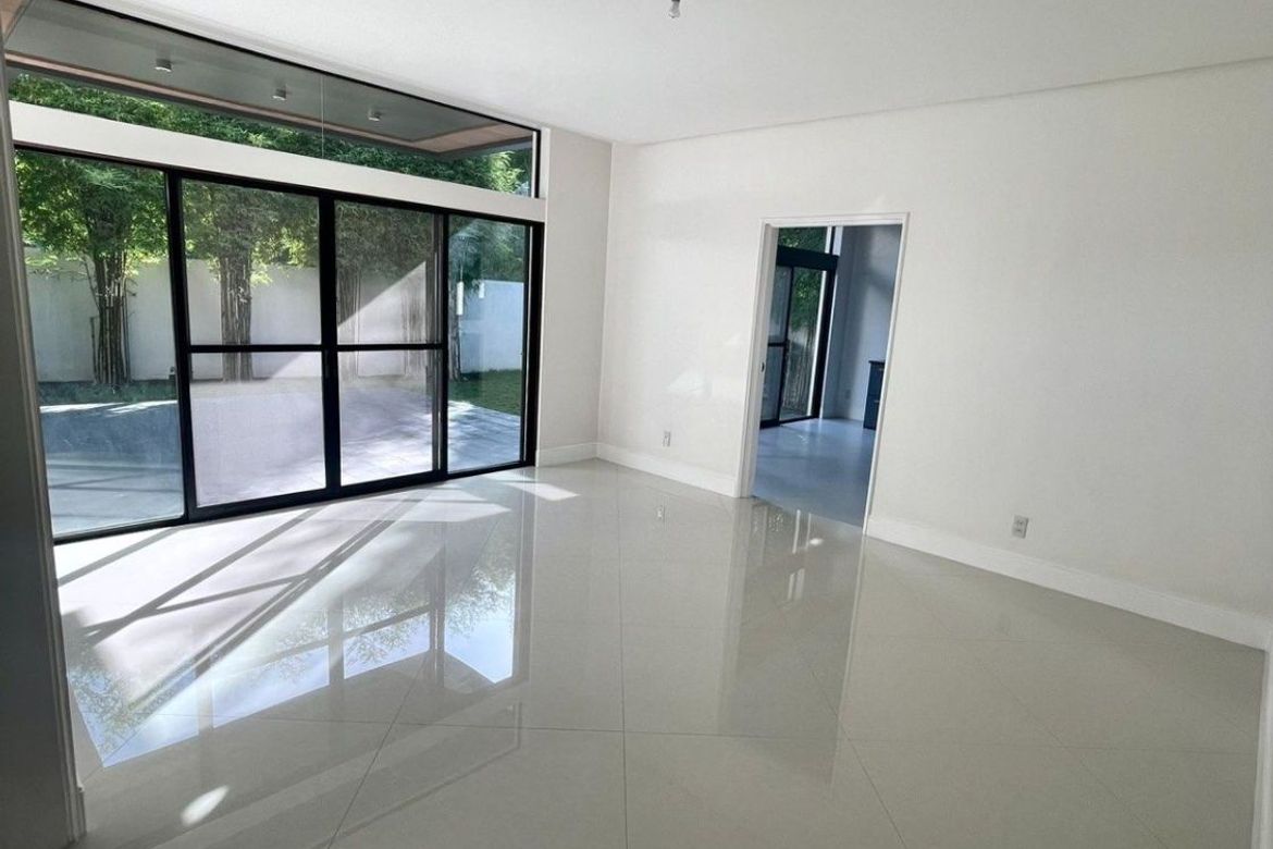 5 Bedroom House for Sale in Almanza Dos, Las Piñas, Metro Manila – photo 4