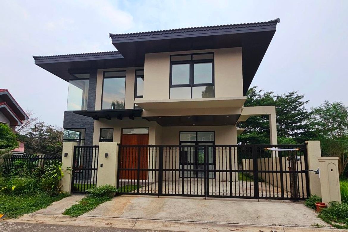 5 Bedroom House for Sale in Almanza Dos, Las Piñas, Metro Manila