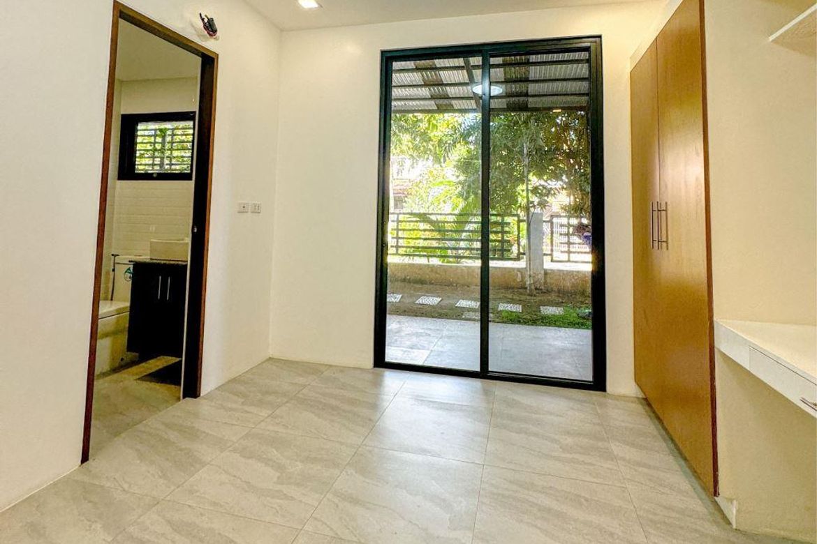 5 Bedroom House for Sale in Almanza Dos, Las Piñas, Metro Manila – photo 8