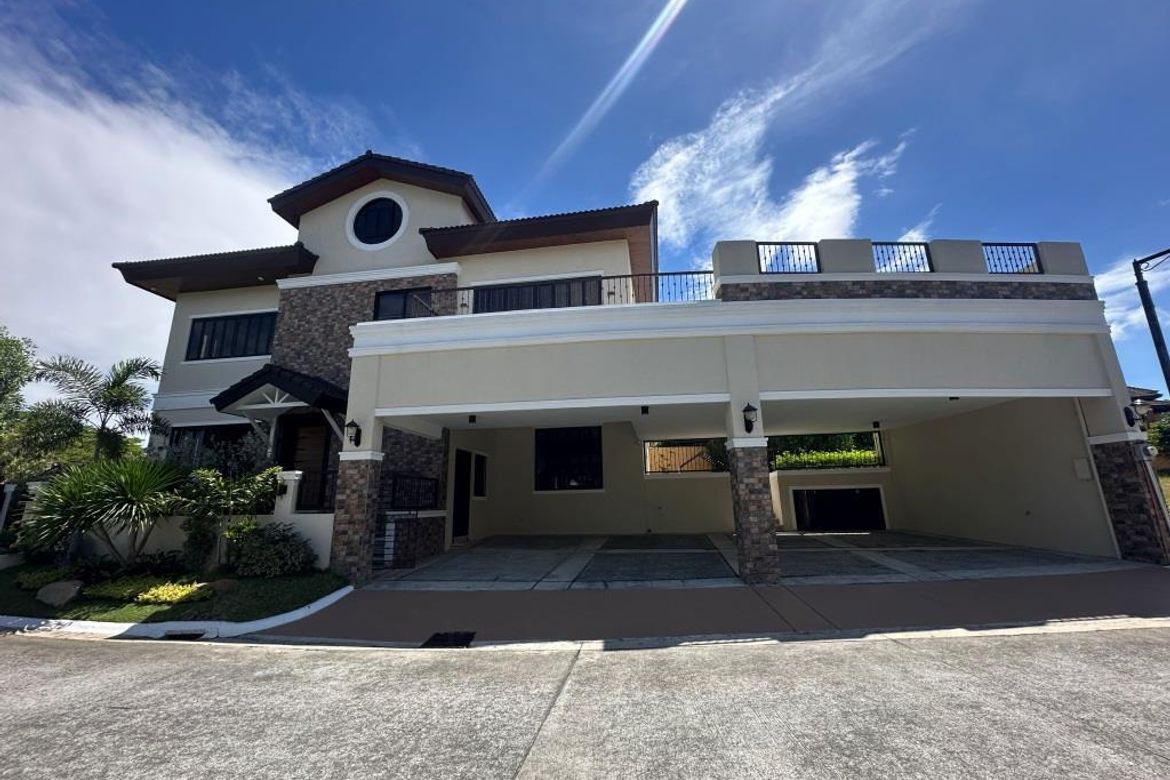 5 Bedroom House for Sale in Almanza Dos, Las Piñas, Metro Manila