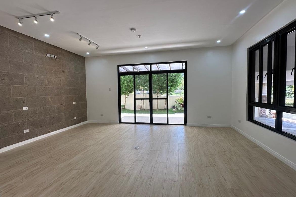 5 Bedroom House for Sale in Almanza Dos, Las Piñas, Metro Manila – photo 6
