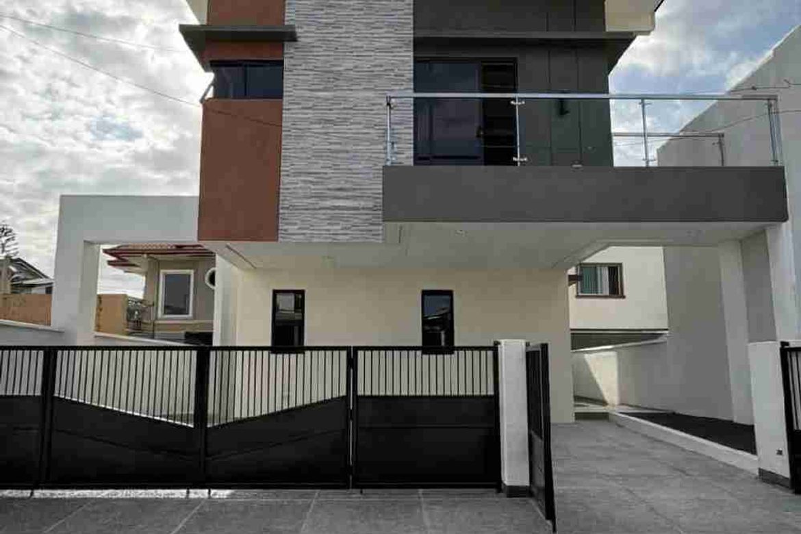 5 Bedroom House for Sale in Anabu I-D, Imus, Cavite