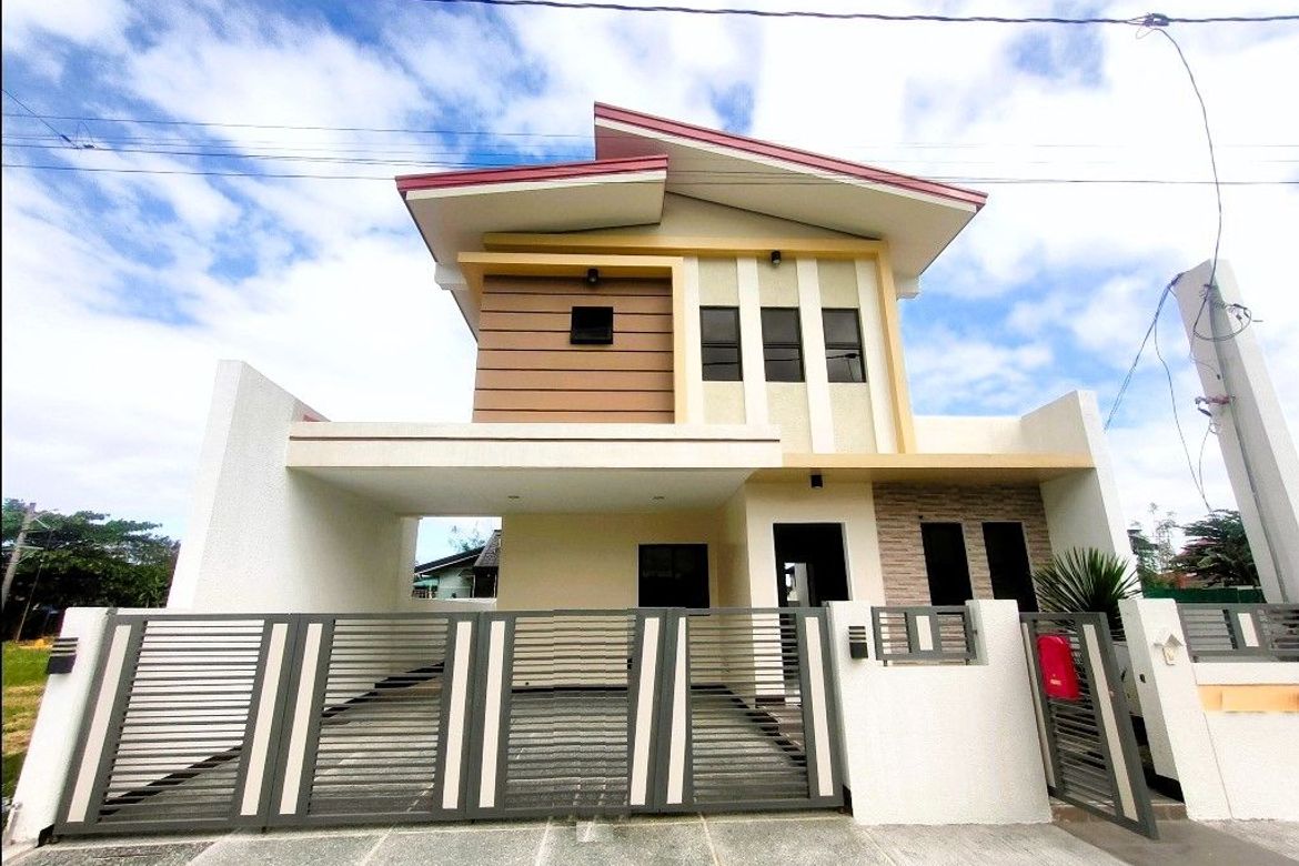5 Bedroom House for Sale in Anabu II-B, Imus, Cavite