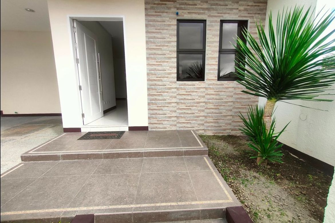 5 Bedroom House for Sale in Anabu II-B, Imus, Cavite – photo 3