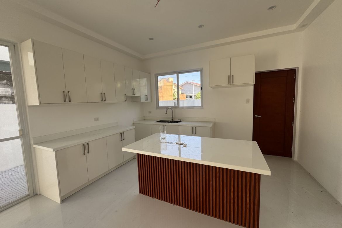 5 Bedroom House for Sale in Anabu II-B, Imus, Cavite – photo 8