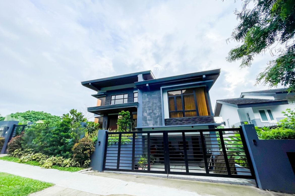 5 Bedroom House for Sale in Ayala Westgrove Heights, Inchican, Silang, Cavite