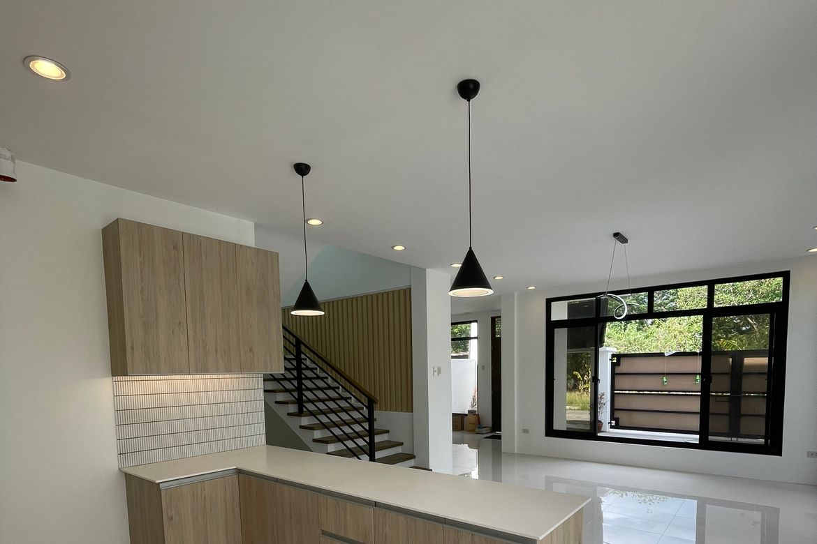 5 Bedroom House for Sale in Balibago, Santa Rosa, Laguna