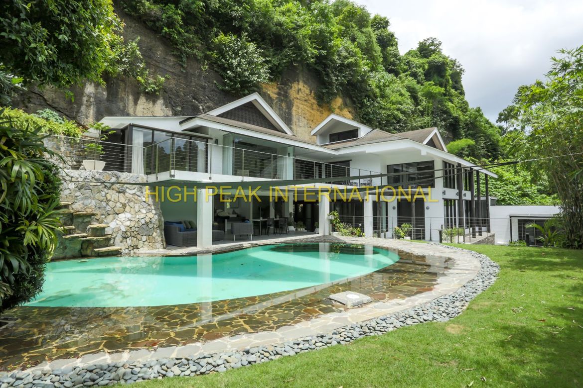 5 Bedroom House for Sale in Barangay 177, Caloocan, Metro Manila