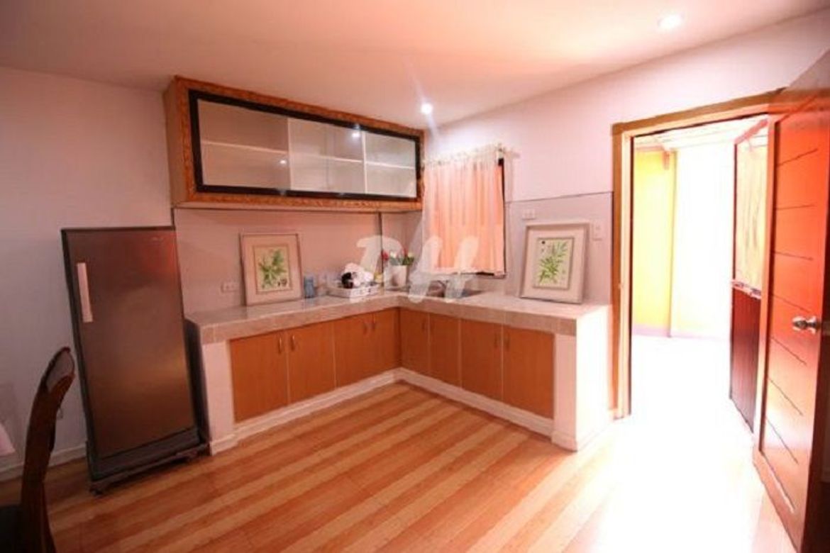 5 Bedroom House for Sale in Barangay 42, Caloocan, Metro Manila near LRT-1 R. Papa – photo 8