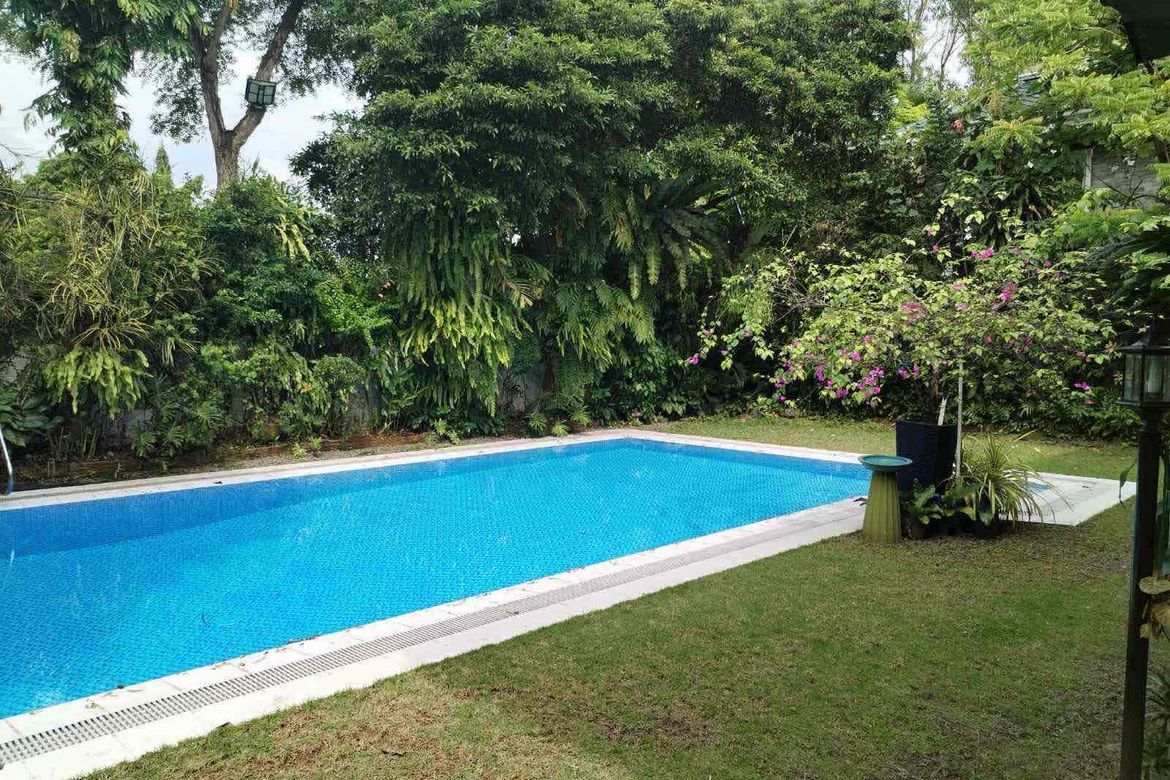 5 Bedroom House for Sale in Barangay 76, Pasay, Metro Manila near LRT-1 Libertad – photo 2