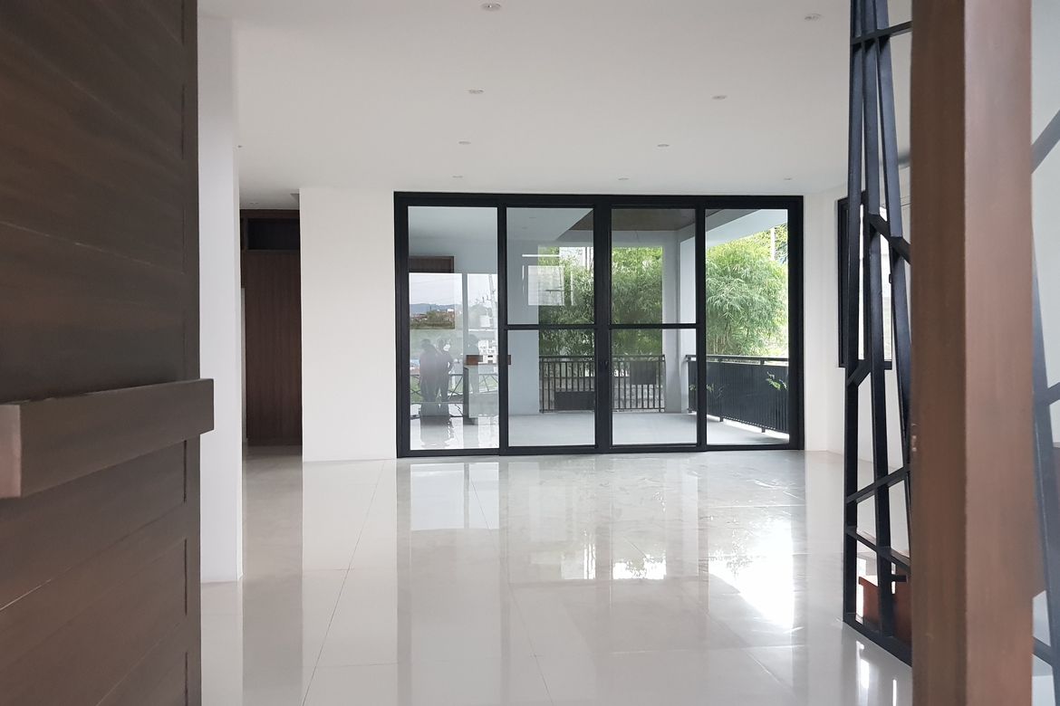 5 Bedroom House for Sale in Batasan Hills, Quezon City, Metro Manila