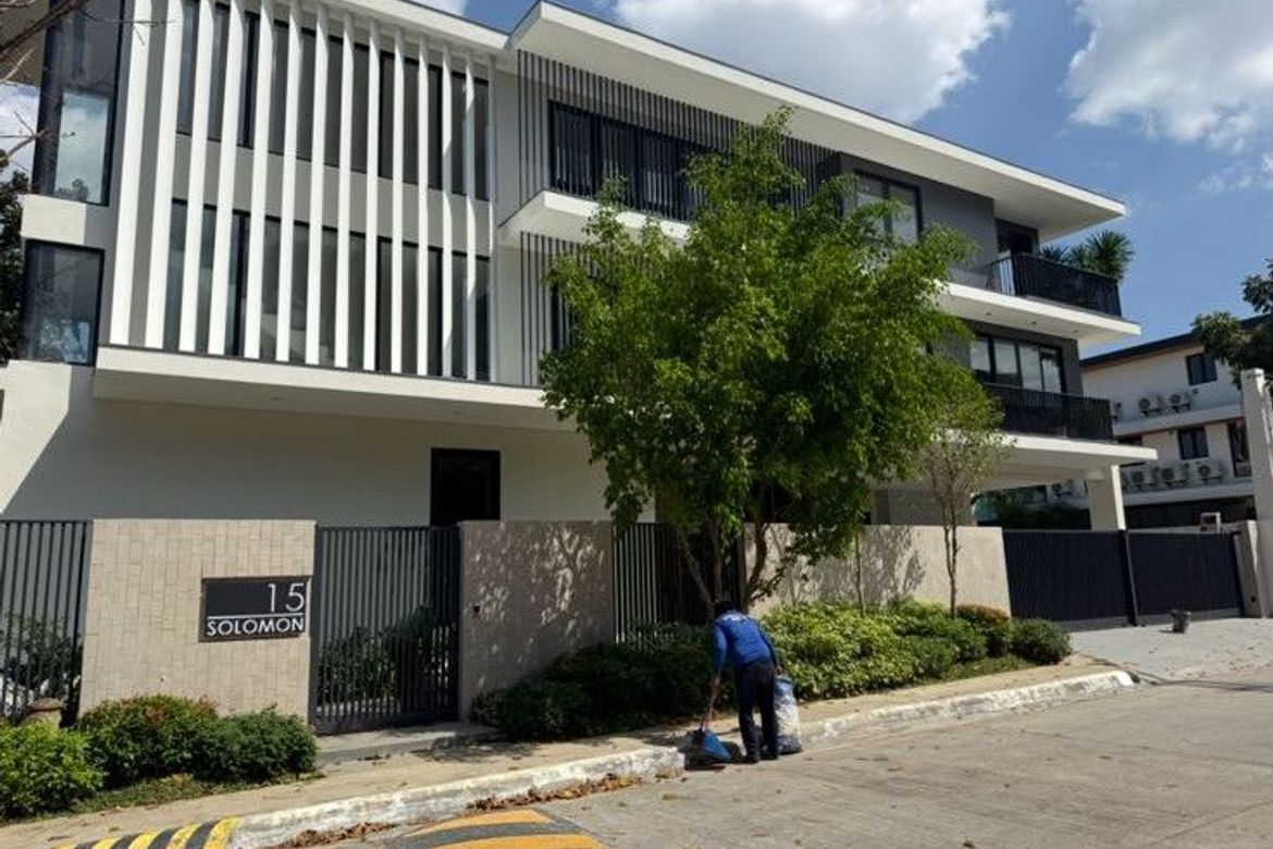 5 Bedroom House for Sale in Batasan Hills, Quezon City, Metro Manila – photo 3
