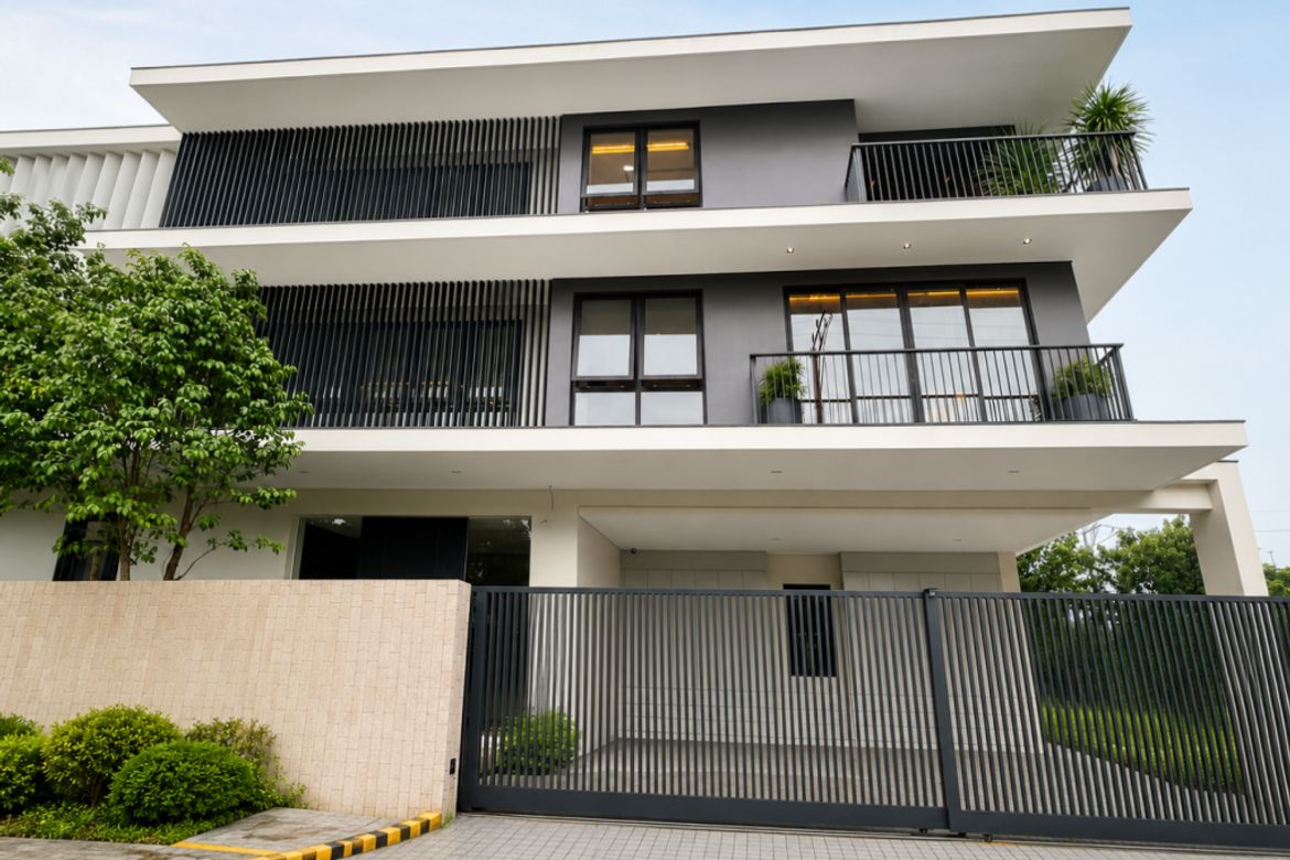 5 Bedroom House for Sale in Batasan Hills, Quezon City, Metro Manila