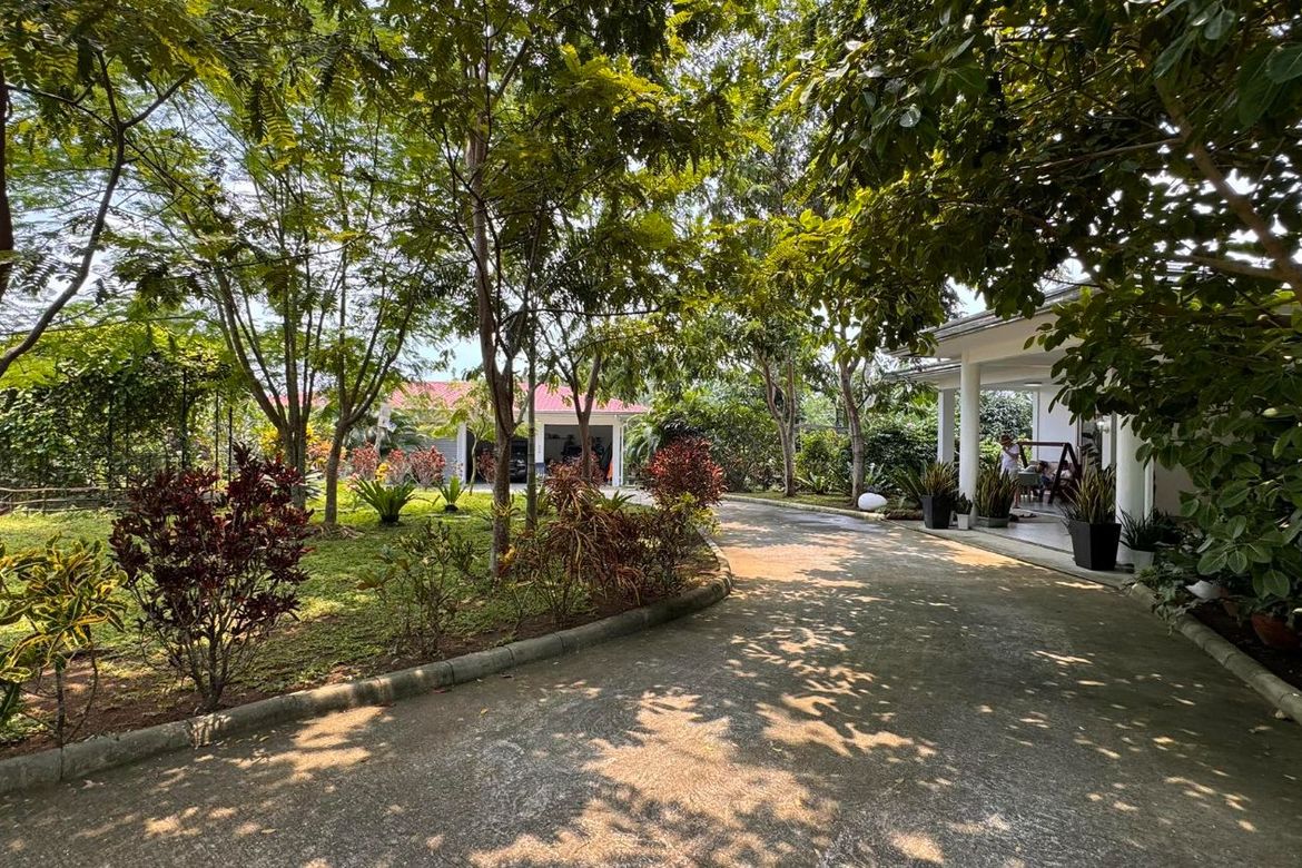 5 Bedroom House for Sale in Bayorbor, Mataas na Kahoy, Batangas – photo 3