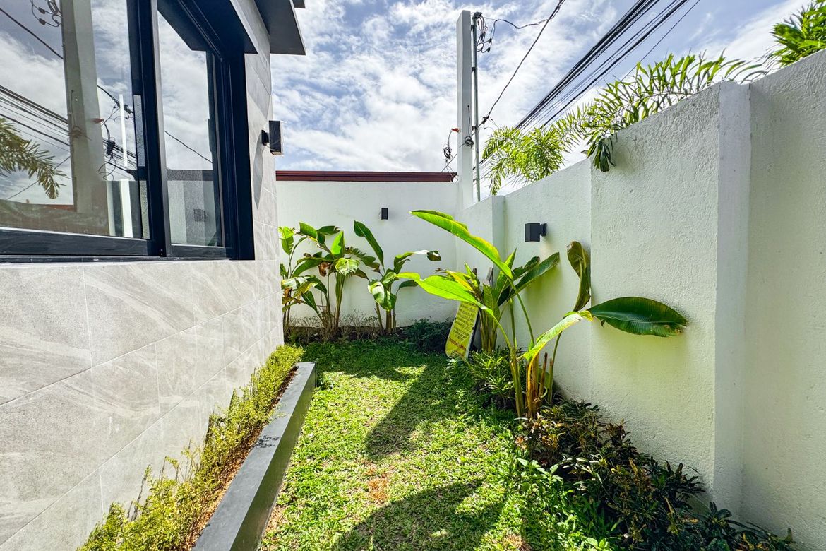 5 Bedroom House for Sale in BF Homes Executive Village, Almanza Uno, Las Piñas, Metro Manila – photo 3