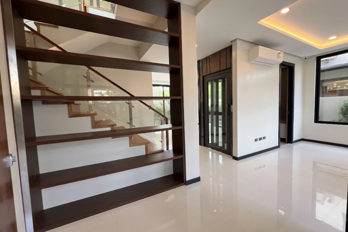 5 Bedroom House for Sale in BF Homes Parañaque, BF Homes, Parañaque, Metro Manila – photo 4