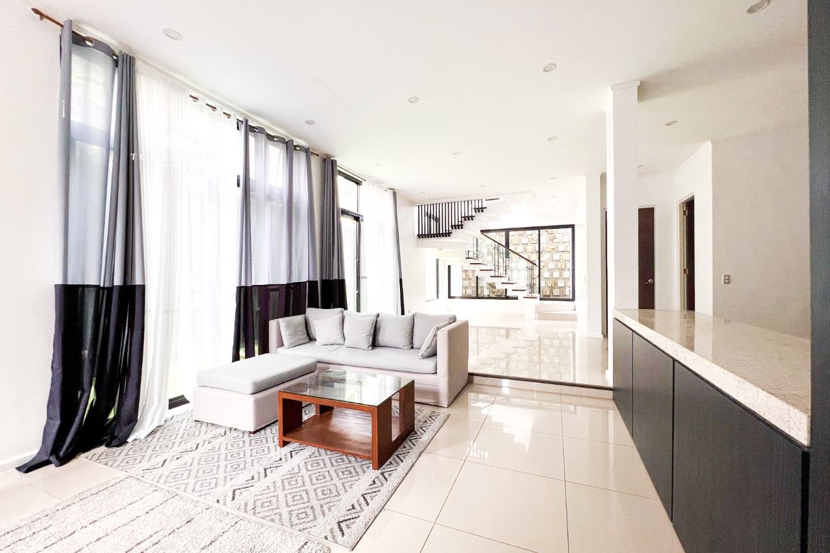 5 Bedroom House for Sale in BF Homes, Parañaque, Metro Manila – photo 2