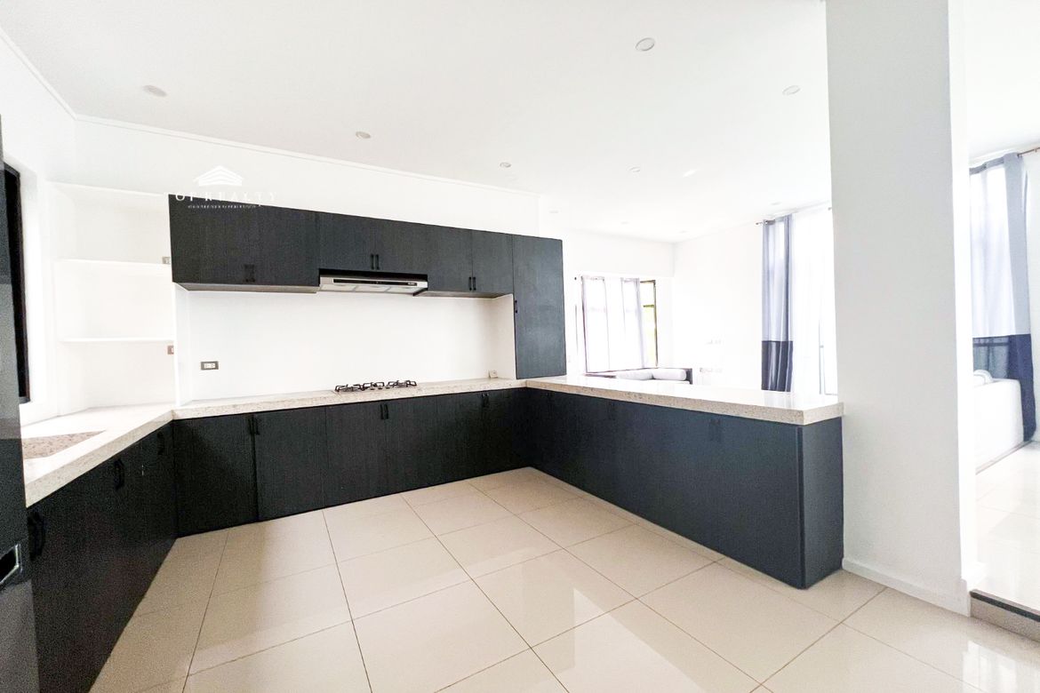 5 Bedroom House for Sale in BF Homes, Parañaque, Metro Manila – photo 3