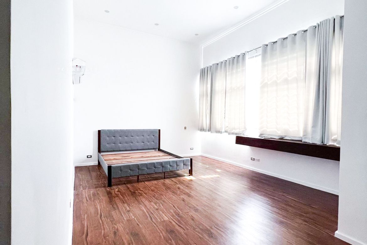 5 Bedroom House for Sale in BF Homes, Parañaque, Metro Manila – photo 7