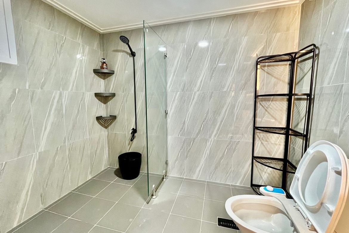 5 Bedroom House for Sale in BF Homes, Parañaque, Metro Manila – photo 8