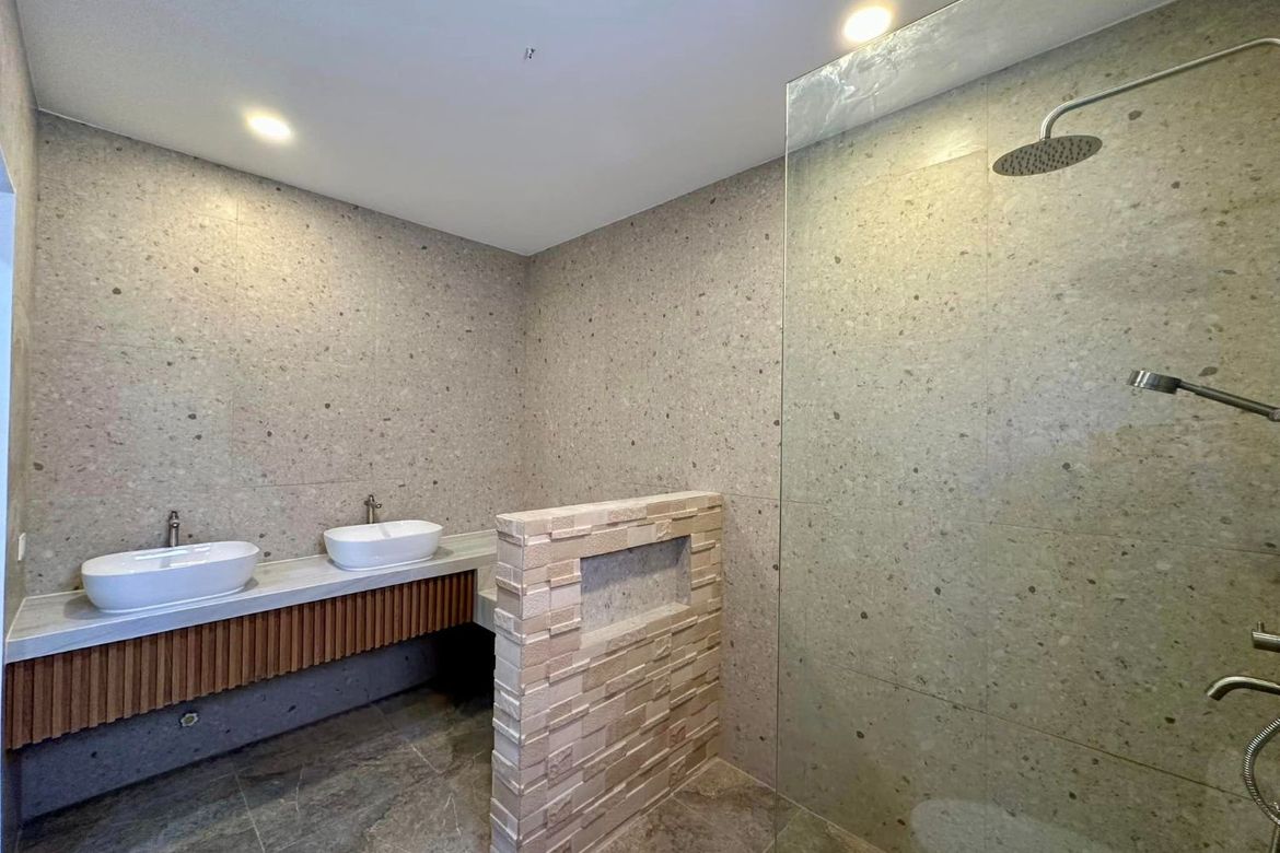 5 Bedroom House for Sale in BF Homes, Parañaque, Metro Manila – photo 3