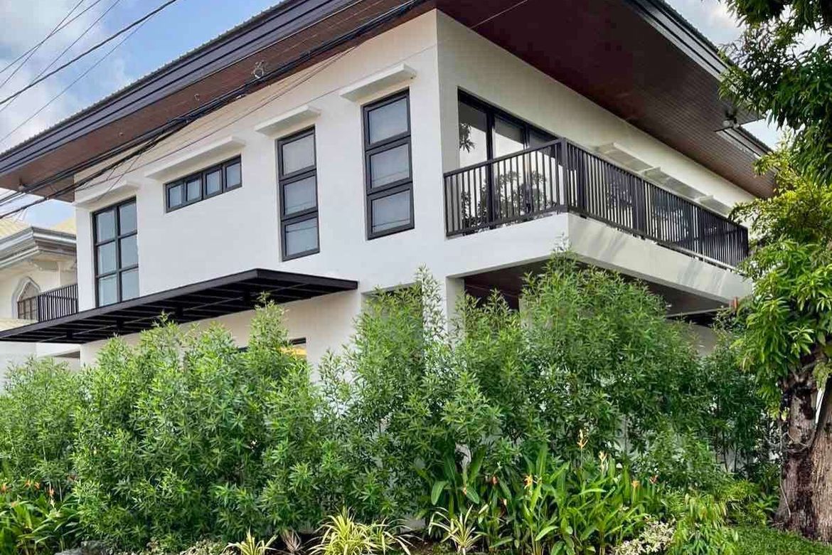 5 Bedroom House for Sale in BF Homes, Parañaque, Metro Manila