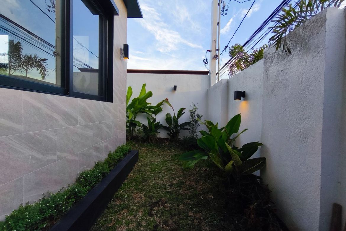 5 Bedroom House for Sale in BF Homes, Parañaque, Metro Manila – photo 2
