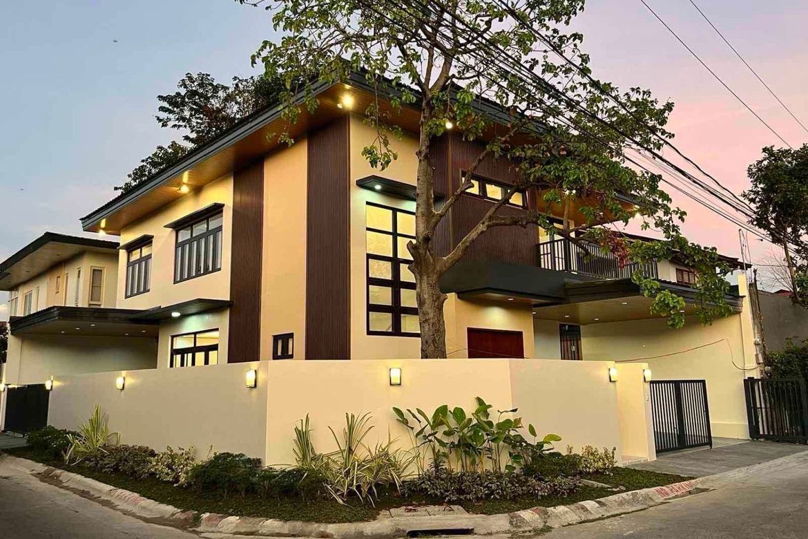 5 Bedroom House for Sale in BF Homes, Parañaque, Metro Manila