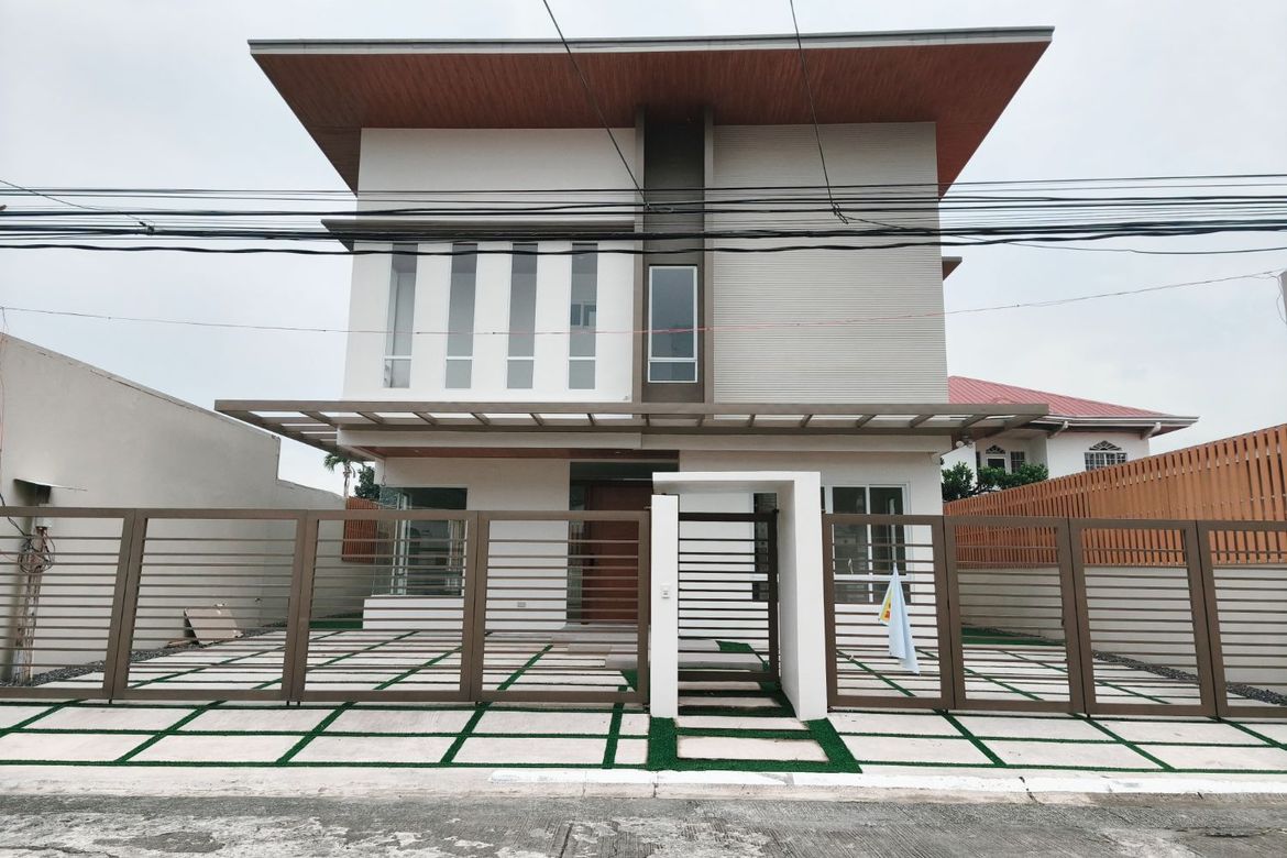 5 Bedroom House for Sale in BF Homes, Parañaque, Metro Manila