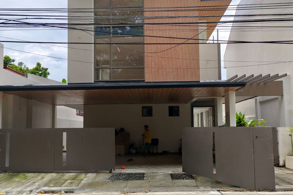 5 Bedroom House for Sale in BF Homes, Parañaque, Metro Manila