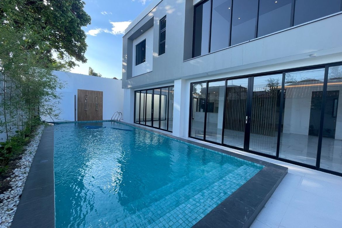 5 Bedroom House for Sale in BF Homes, Parañaque, Metro Manila