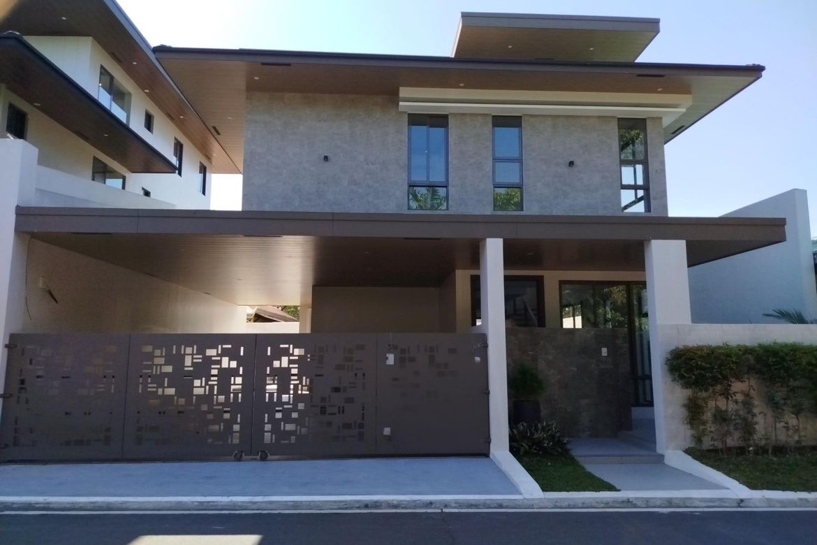 5 Bedroom House for Sale in BF Homes, Parañaque, Metro Manila