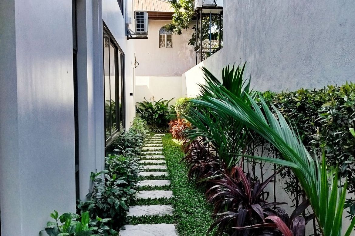 5 Bedroom House for Sale in BF Homes, Parañaque, Metro Manila – photo 2