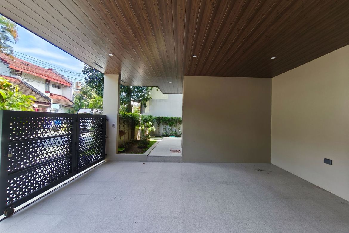 5 Bedroom House for Sale in BF Homes, Parañaque, Metro Manila – photo 2