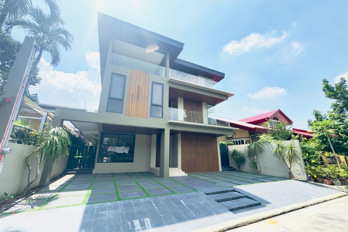 5 Bedroom House for Sale in BF Homes, Parañaque, Metro Manila
