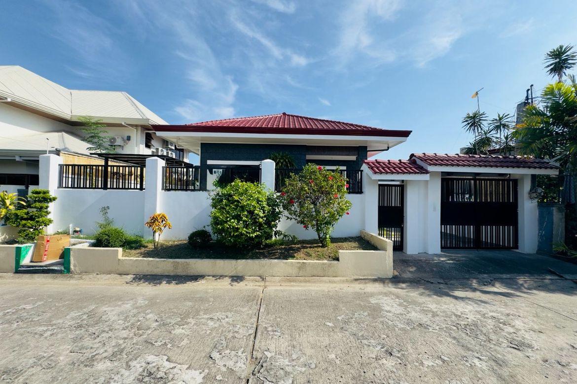 5 Bedroom House for Sale in BF Homes, Parañaque, Metro Manila