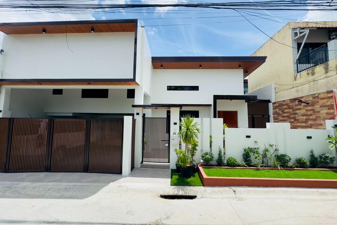 5 Bedroom House for Sale in BF Homes, Parañaque, Metro Manila