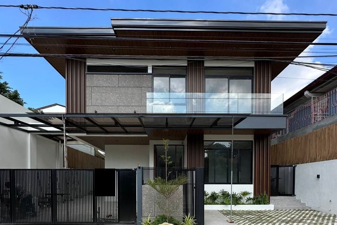 5 Bedroom House for Sale in BF Homes, Parañaque, Metro Manila