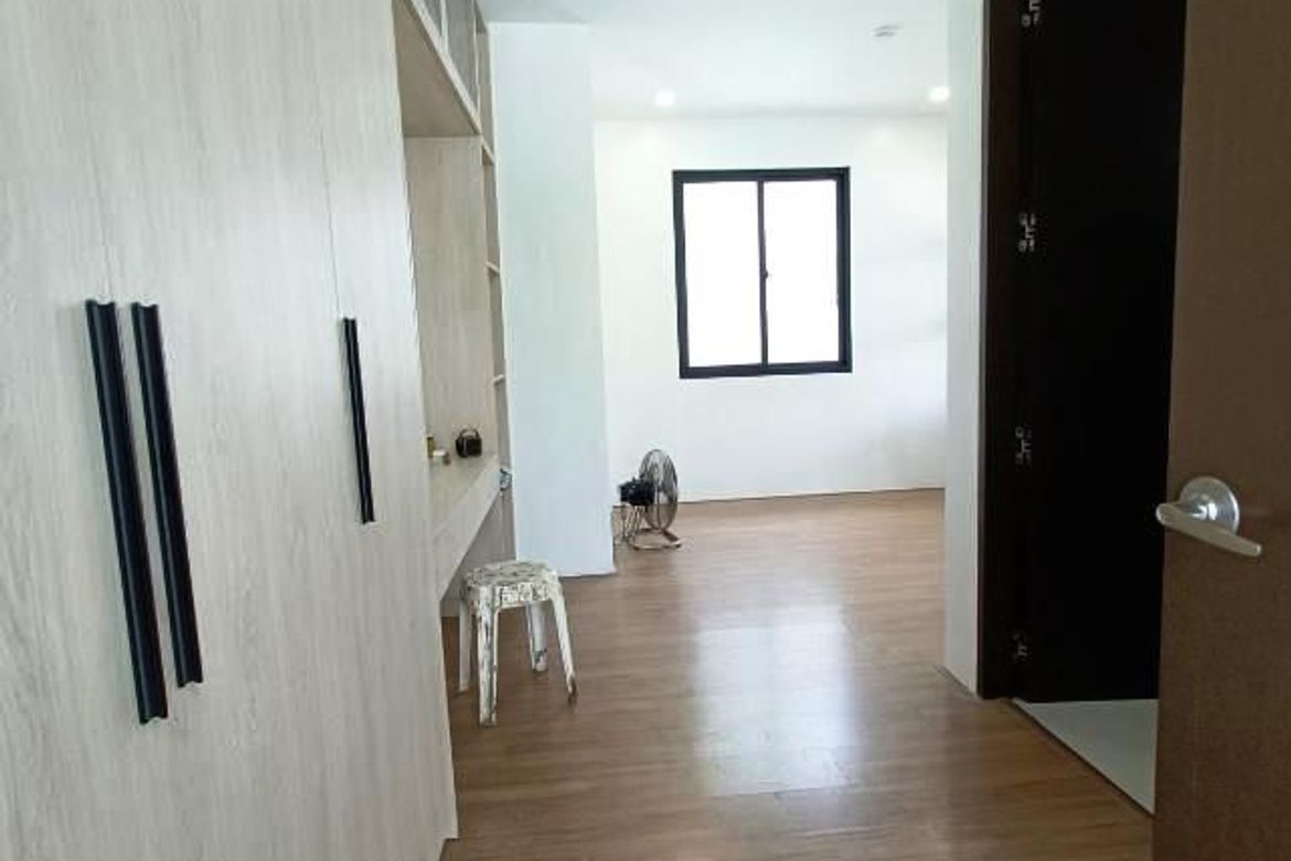 5 Bedroom House for Sale in BF Homes, Parañaque, Metro Manila – photo 8