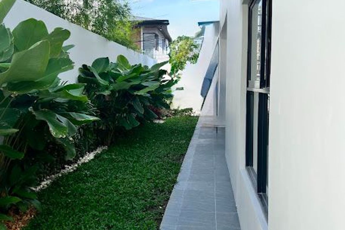 5 Bedroom House for Sale in BF Homes, Parañaque, Metro Manila – photo 3