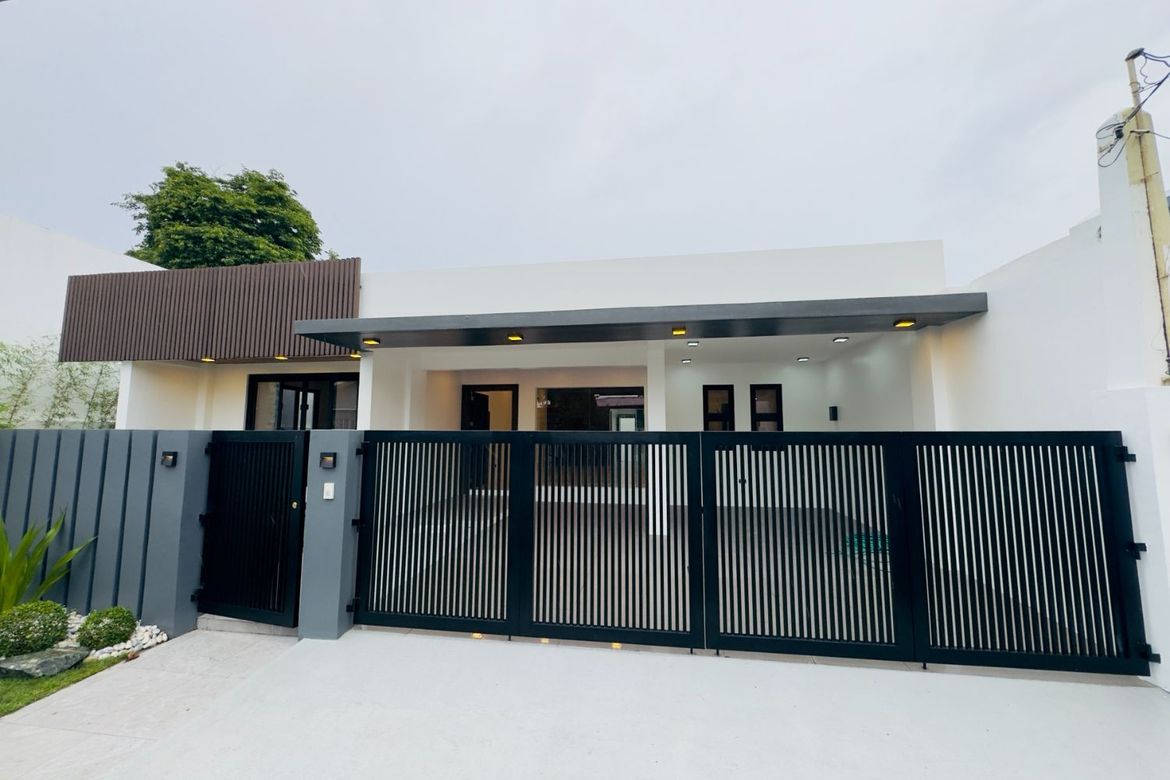 5 Bedroom House for Sale in BF Homes, Parañaque, Metro Manila – photo 3