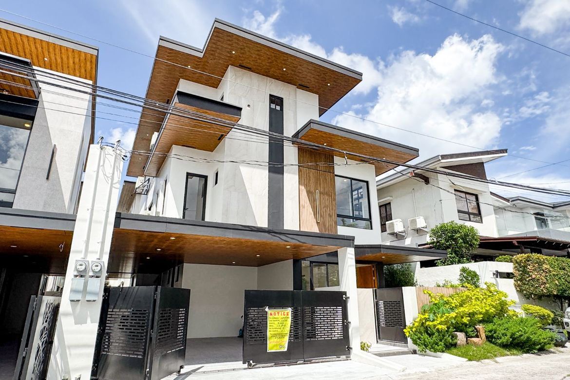 5 Bedroom House for Sale in BF Homes, Parañaque, Metro Manila