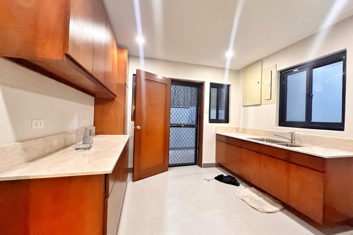 5 Bedroom House for Sale in BF Resort Village, Talon Dos, Las Piñas, Metro Manila – photo 7