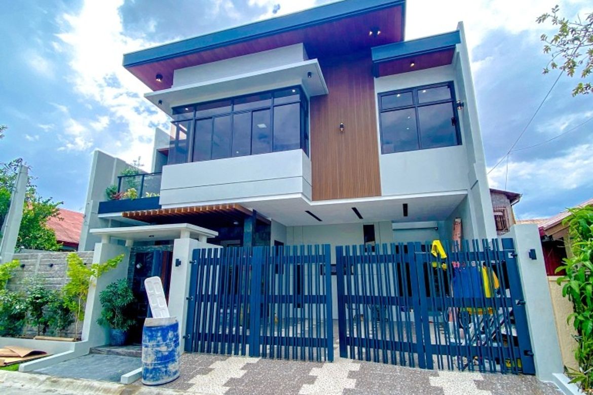 5 Bedroom House for Sale in BF Resort Village, Talon Dos, Las Piñas, Metro Manila