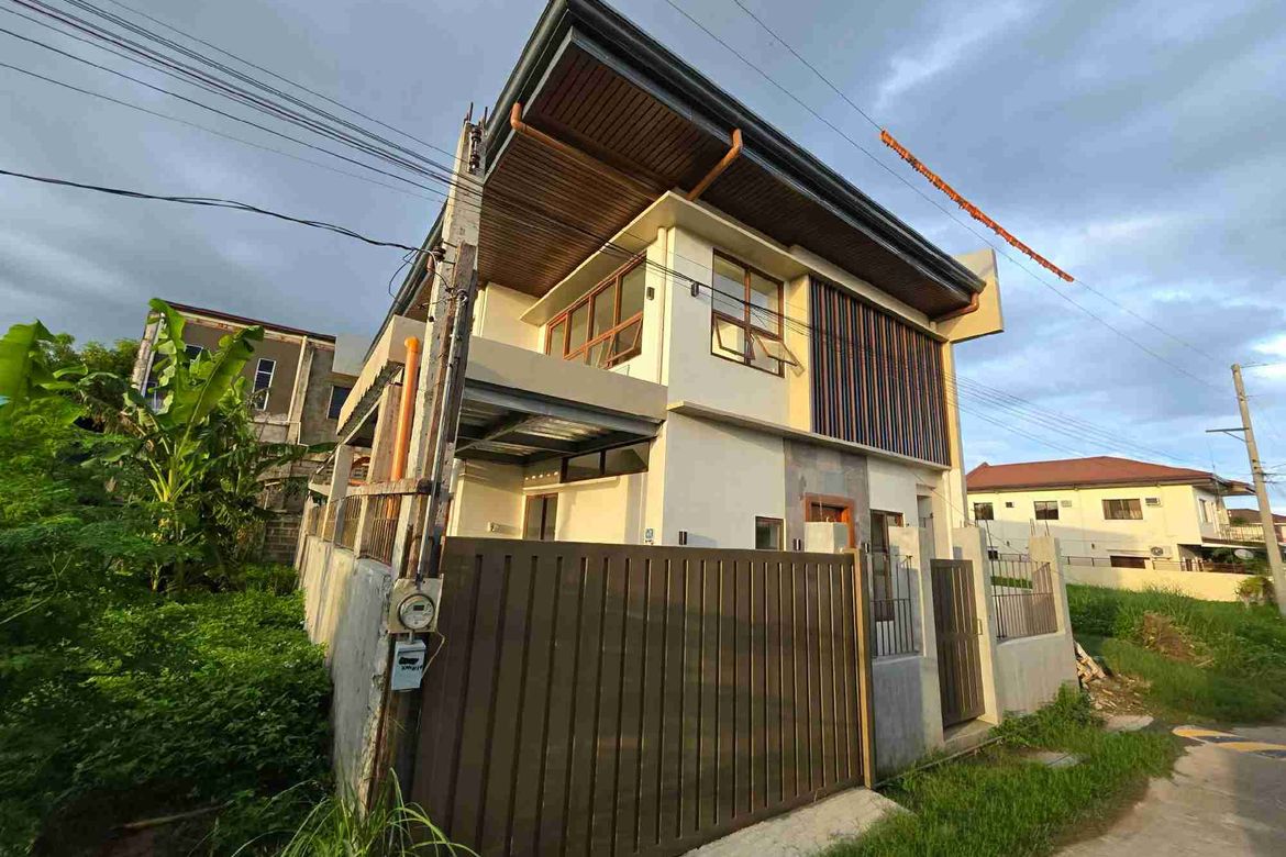5 Bedroom House for Sale in Biasong, Talisay, Cebu