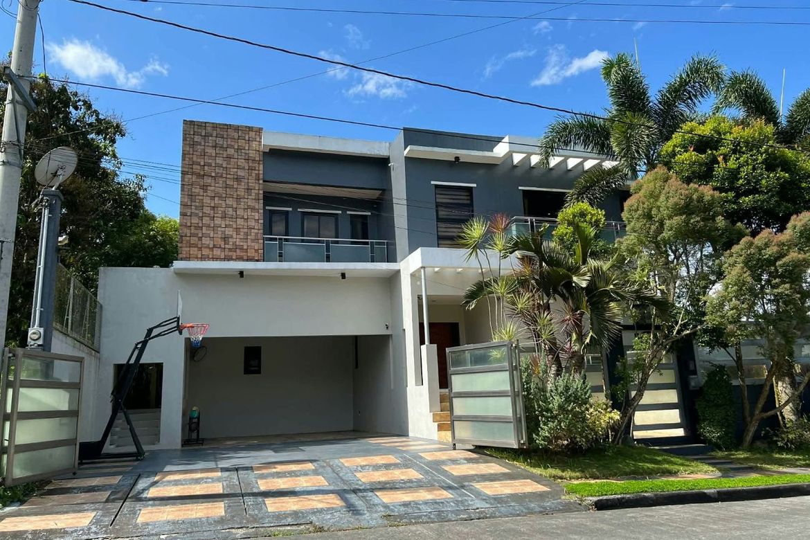 5 Bedroom House for Sale in Biluso, Silang, Cavite