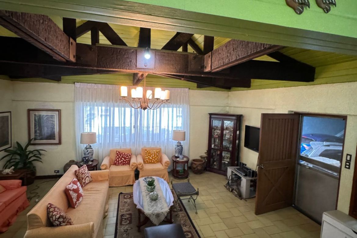5 Bedroom House for Sale in Blue Ridge A, Quezon City, Metro Manila