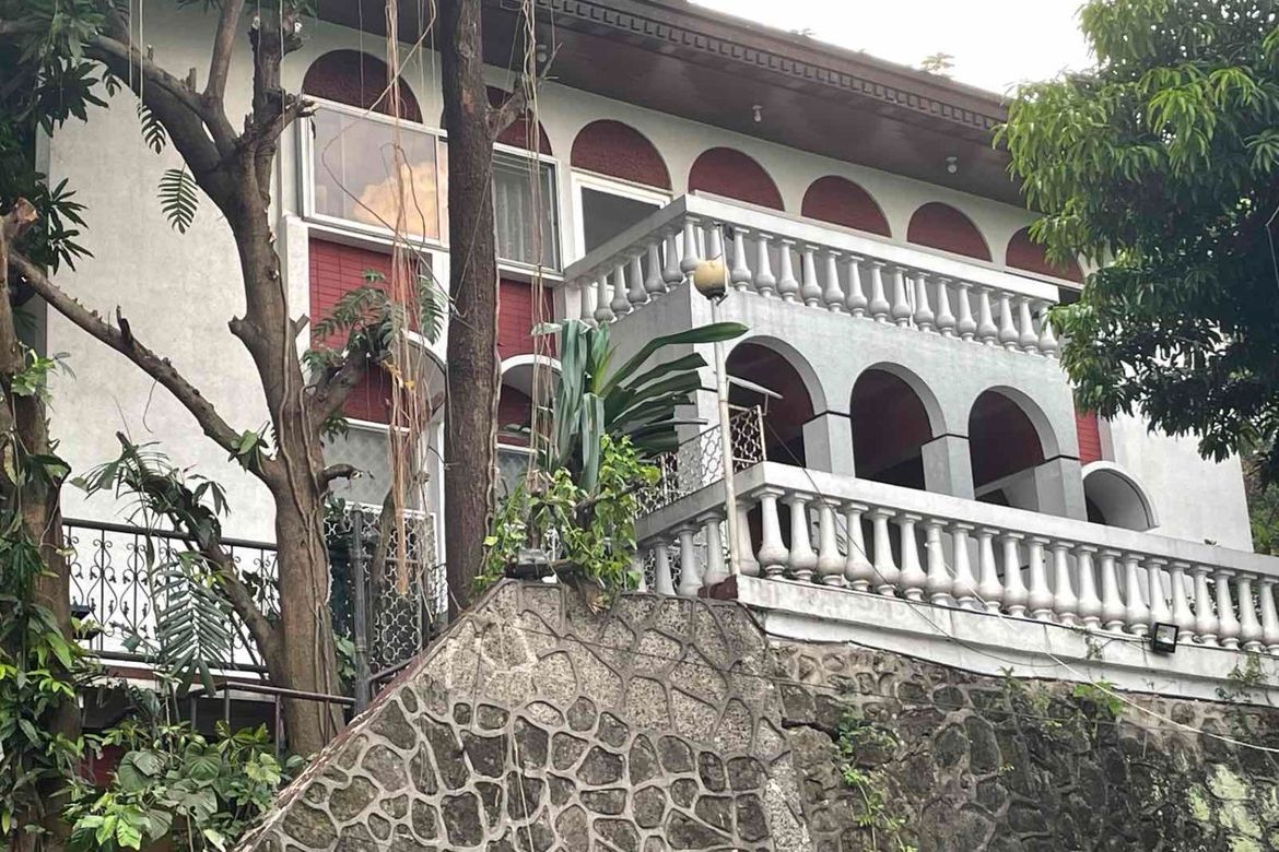 5 Bedroom House for Sale in Blue Ridge A, Quezon City, Metro Manila