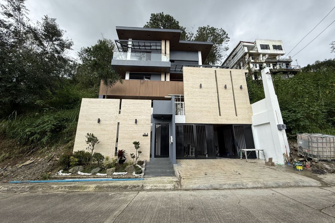 5 Bedroom House for Sale in Camp 7, Baguio, Benguet